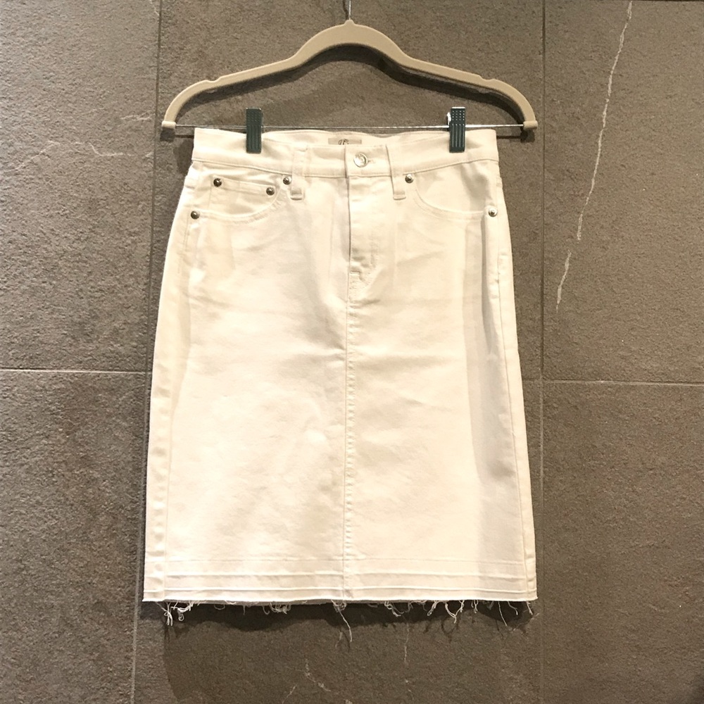 🤍🤍🤍🎉HP 1/12/22🎉🤍🤍🤍J. Crew White Denim Pencil skirt, Size 25